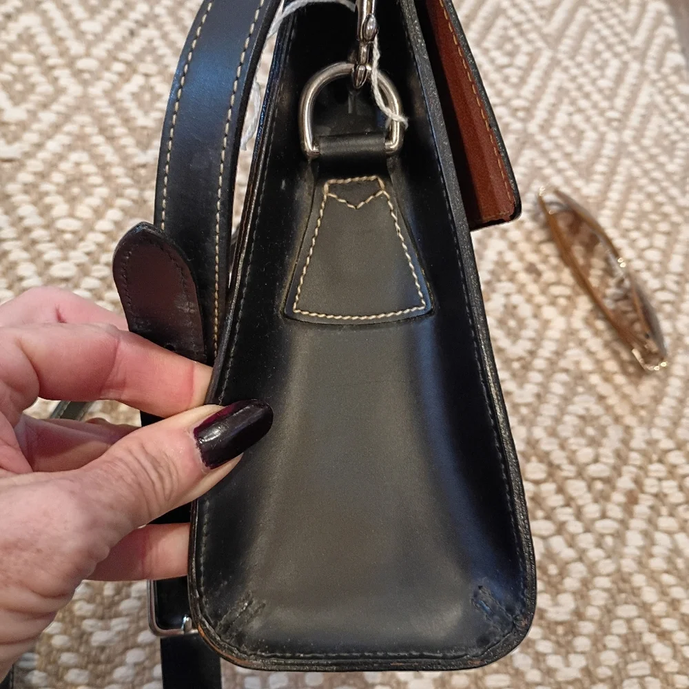 DOONEY & BOURKE RARE VINTAGE  METAL LOGO  CROSSBODY BAG LN
